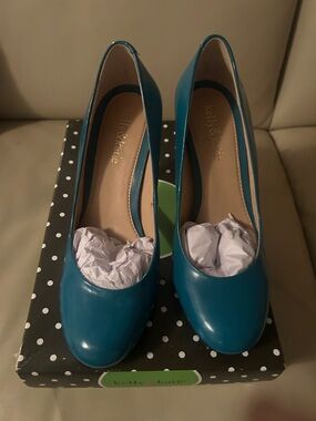 “SEND UR BEST REASONABLE OFFER”! “Kelly & Katie” Teal Patent Round-Toe Pumps 💙